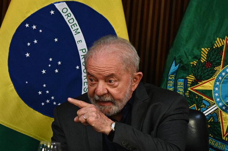 Lula da Silva destituye al comandante del Ejército por 