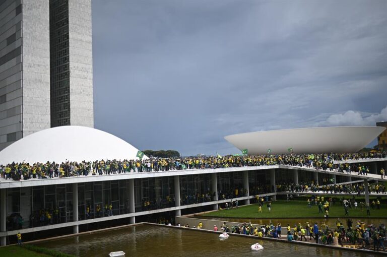 Jaime Gazmuri y situación en Brasil: 