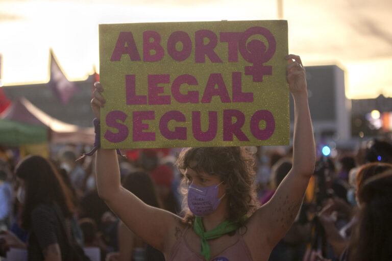 Gobierno de Lula da Silva revocó normativa de Bolsonaro que inhibía el aborto legal
