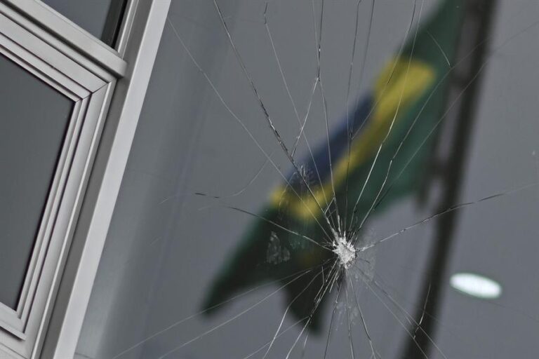 Albala tras ataques en Brasilia: “A diferencia de Chile en 2019, el movimiento en Brasil no tiene nada de espontáneo”