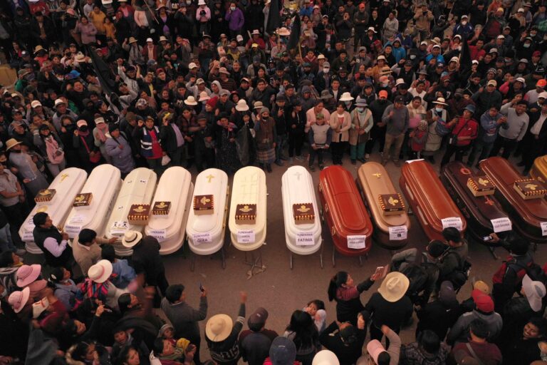 Muertes en Perú tras protestas: Autopsias de 17 cuerpos revelaron impacto de proyectil de arma de fuego