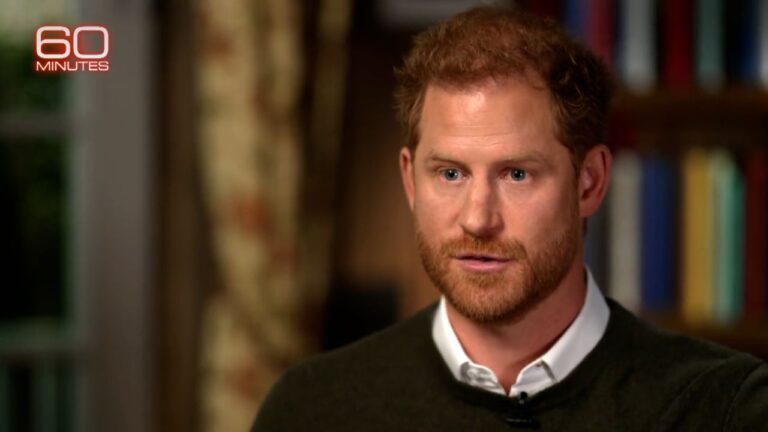 Príncipe Harry aseguró que la familia real plantó informes negativos en los medios sobre él y Meghan Markle