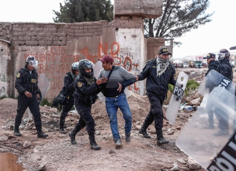 Perú: Jornada de protestas contra el Gobierno deja 17 muertos