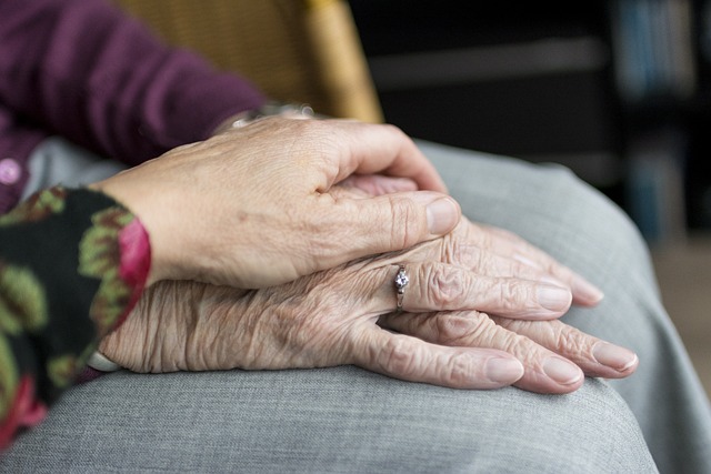 Psicogeriatra por aprobación de fármaco que retrasa el Alzheimer: “Hay pocas posibilidades de que llegue a Chile”