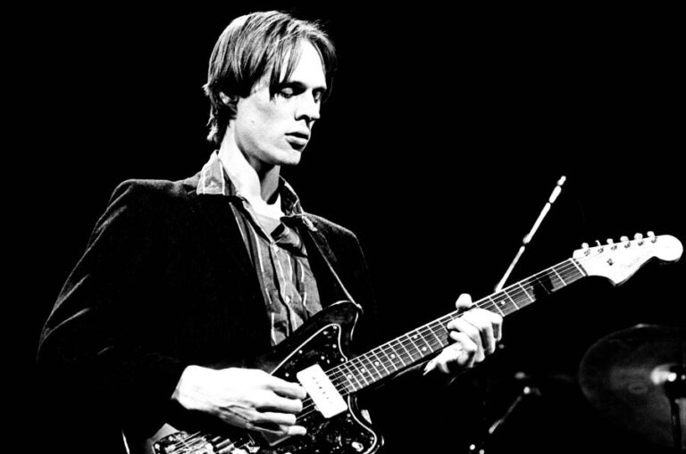 Tom Verlaine, guitarrista y vocalista de la banda de punk rock Television, murió a los 73 años