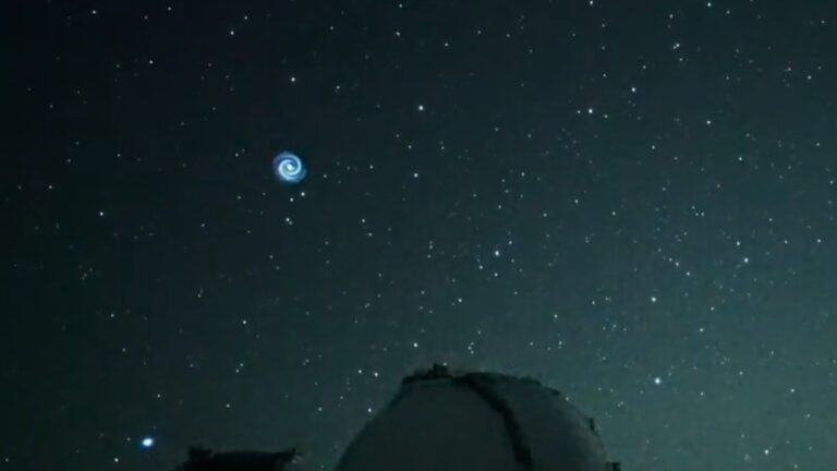 Observatorio capta un misterioso espiral volador sobre Hawái