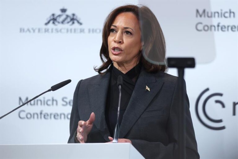 Kamala Harris dice que Estados Unidos determinó formalmente que Rusia cometió crímenes de lesa Humanidad en Ucrania