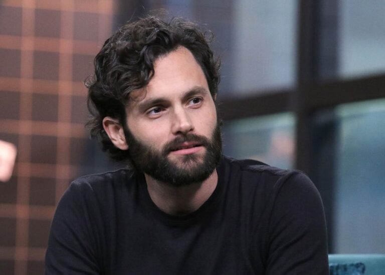 Penn Badgley critica a Netflix por hacer que los espectadores se sientan atraídos a asesinos como Jeffrey Dahmer