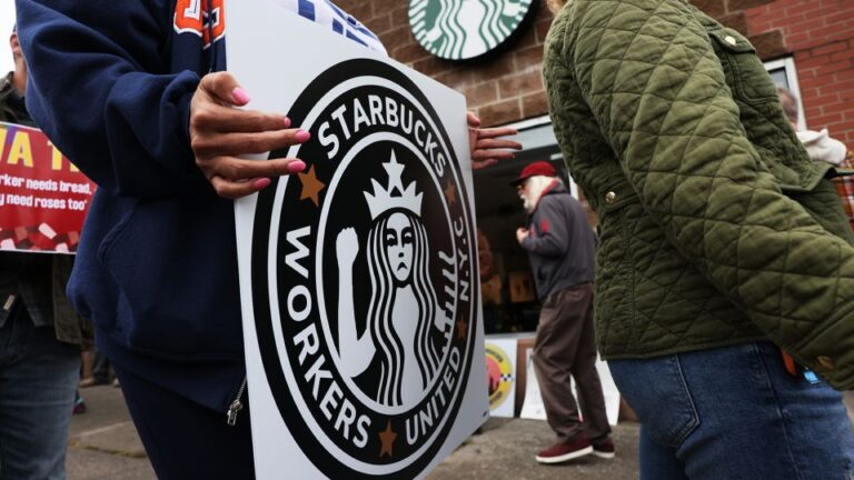 Director ejecutivo de Starbucks dice que los sindicatos son 