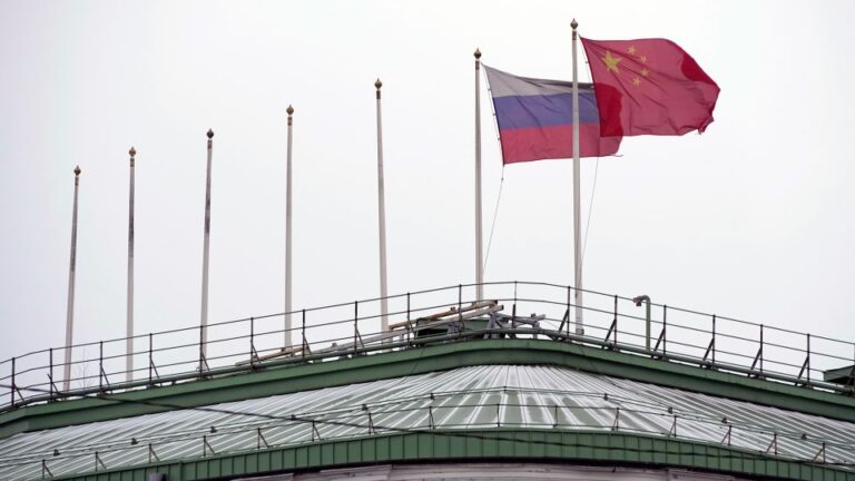 Inteligencia de EE.UU. sugiere que China está considerando enviar drones y municiones a Rusia