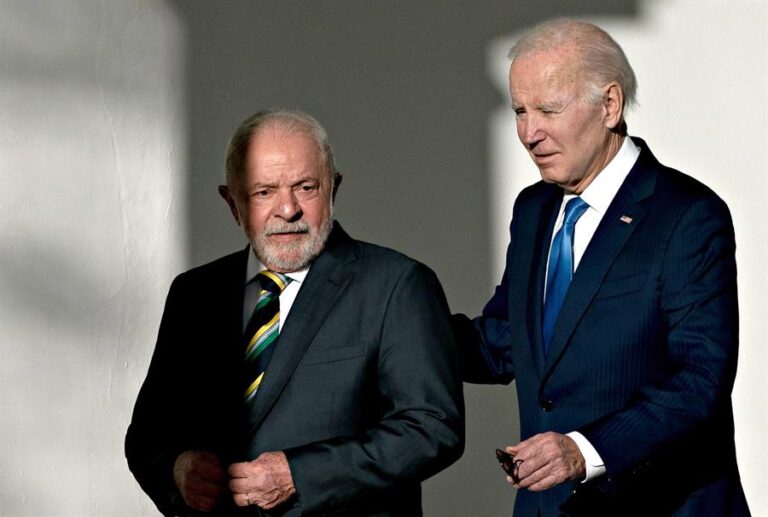 Joe Biden y Lula da Silva inician reunión presidencial y se comprometen a defender la democracia