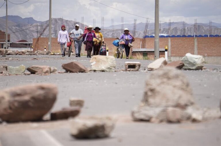 Bolivia y Chile acuerdan agilizar flujo en la frontera por manifestaciones en Perú