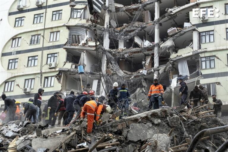 Cifra de muertos sube a 4.372 tras el terremoto que sacudió Turquía y Siria