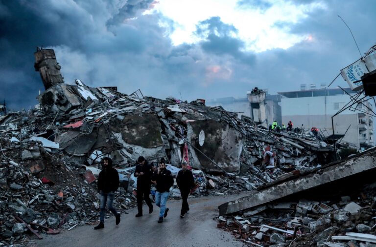 Las desoladoras imágenes del terremoto en Turquía y Siria: Muertos superan los 5 mil