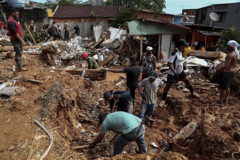 Brasil: Autoridades confirman 64 muertos y un desaparecido tras intensas lluvias en Sao Sebastiao