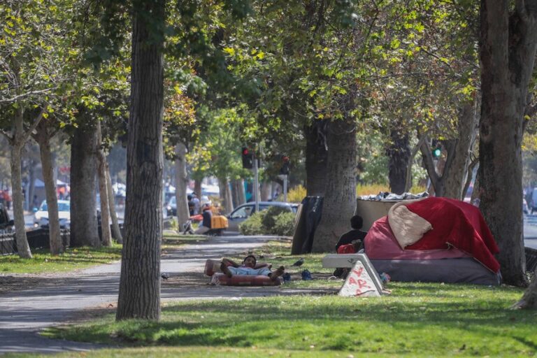 Orrego criticó al Gobierno por carpas en Eje Alameda: 