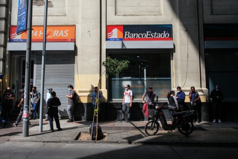 Detienen a ex trabajadores de BancoEstado imputados por millonario fraude informático interno