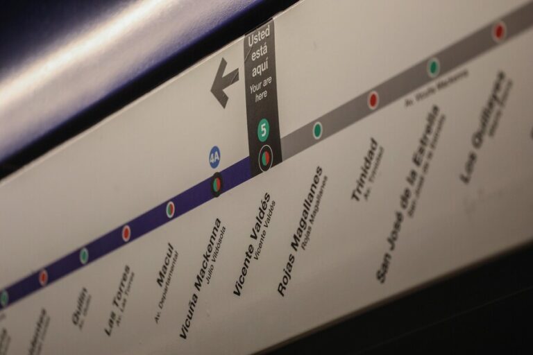 Metro de Santiago restableció el servicio en la Línea 4 luego de casi tres horas de interrupción