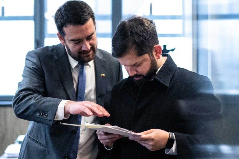 Gobernador Rivas pide al presidente Boric reconvertir terrenos forestales en predios agrícolas y Gobierno responde