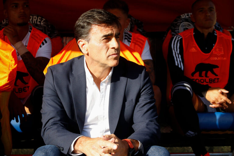 Gustavo Quinteros es castigado tras arremeter contra árbitro en Supercopa Easy