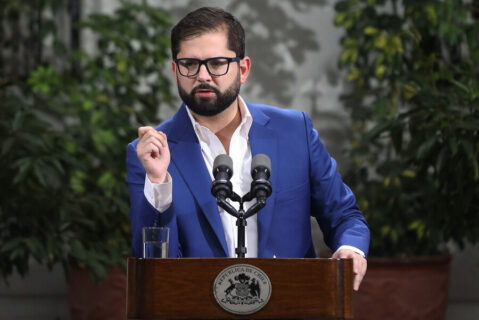 Incendios forestales: Presidente Boric interrumpe sus vacaciones para viajar a las regiones del Ñuble y Biobío