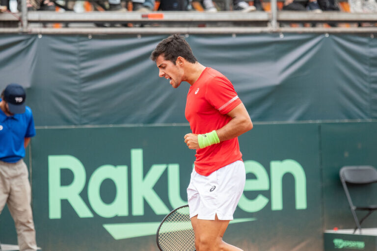 Entre los 16 mejores: Garín venció a Bublik y mete a Chile en las Finales de la Copa Davis tras cuatro años