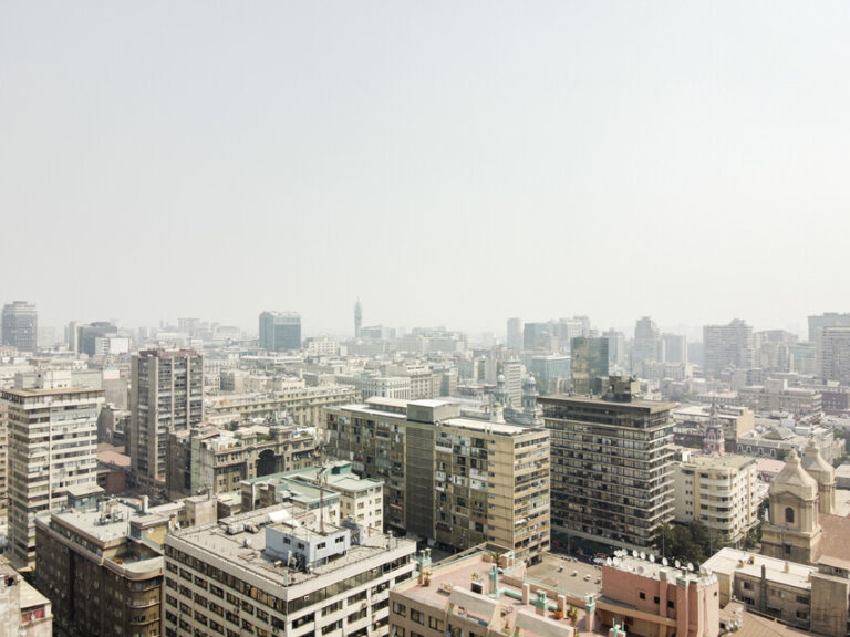 Humo en la RM: ¿A qué se debe la densa capa que afecta a todo Santiago?