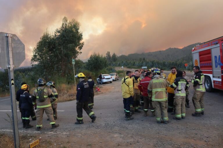 Incendio cerca de termoeléctrica en Coronel mantiene en alerta a la comunidad