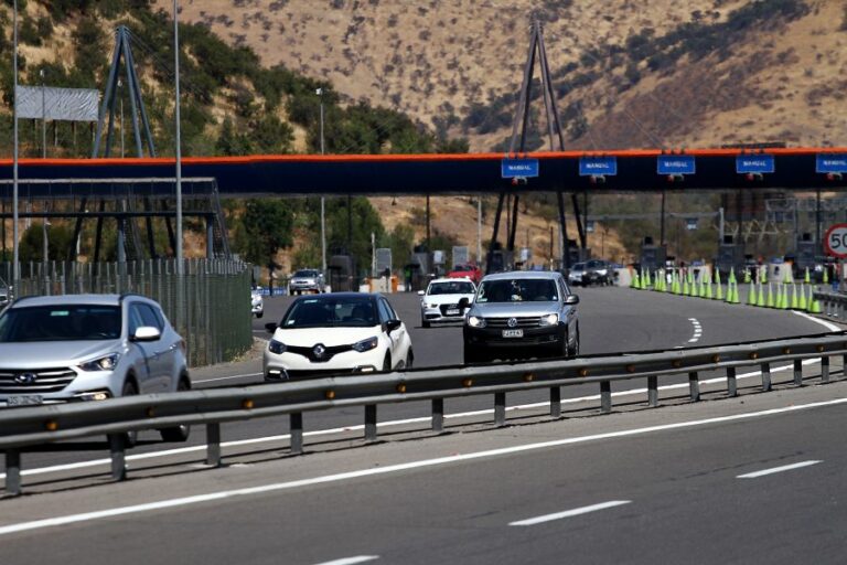 Balance del retorno de veraneantes: 214 mil vehículos han regresado a la RM y los accidentes de tránsito han disminuido un 15%