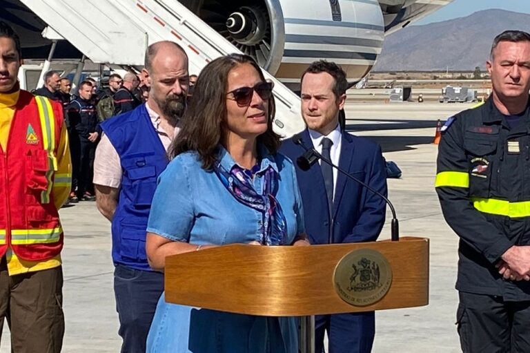 Canciller Urrejola: “Conmueve la solidaridad internacional” con Chile para combatir los incendios forestales