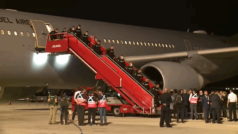 50 brigadistas españoles llegaron a Chile para ayudar en el combate a los incendios forestales