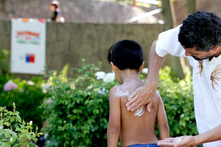 Ordenan retirar del mercado 2 bloqueadores solares infantiles y faciales Avon por agente potencialmente cancerígeno