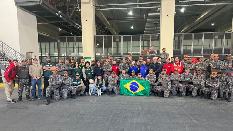 Llegan brigadistas de Brasil para combatir incendios forestales en la zona centro-sur del país