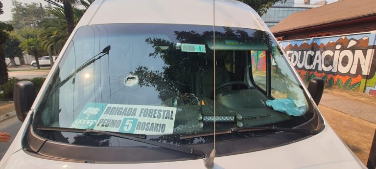 Detienen a dos personas que atacaron furgón de brigadistas de Conaf