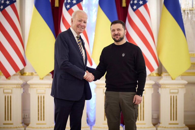 Biden realiza visita sorpresa a Ucrania: Anunció US$ 500 millones de ayuda adicional y sanciones contra Rusia
