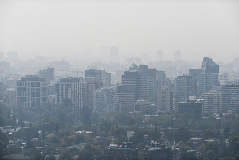 Subse. Jaramillo entregó recomendaciones para sortear la masa de humo que avanza por la zona central del país