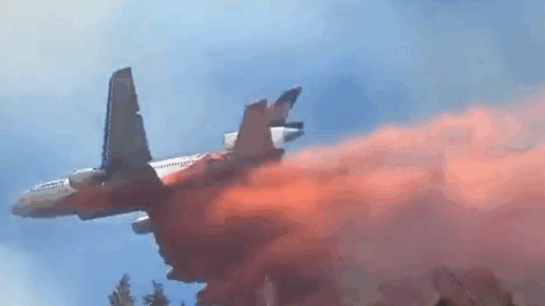 Incendios forestales: Así fue la primera descarga del Ten Tanker en la comuna de Nacimiento