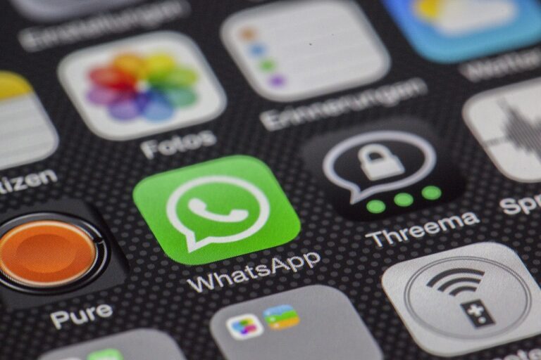 Columna de Pablo Vasseur: WhatsApp en el trabajo, ¿dónde está el límite?