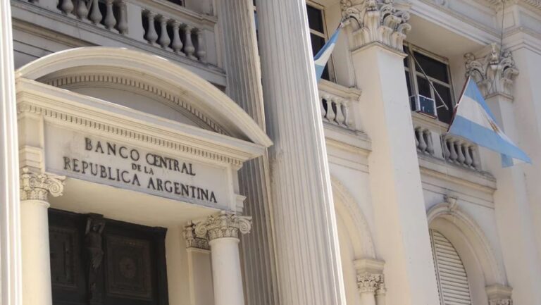 Argentina crea nuevo billete para combatir caída del peso