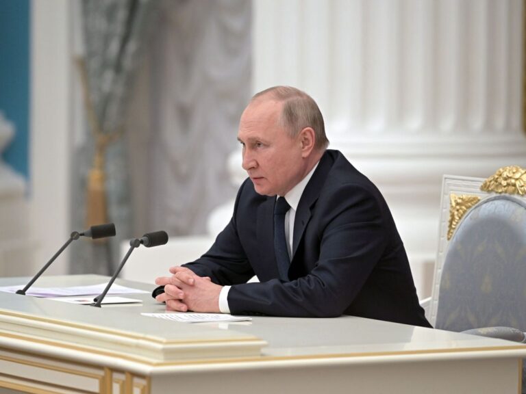 Raúl Sohr y narrativa en que Putin compara guerra contra Ucrania con Stalingrado: 