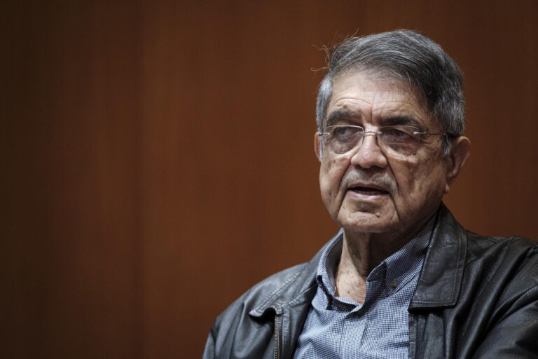 El escritor nicaragüense Sergio Ramírez aceptó la nacionalidad ecuatoriana