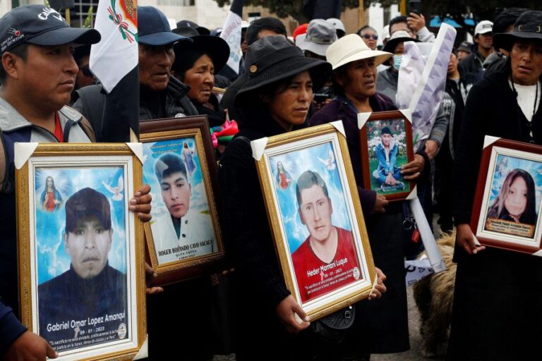 Gobierno de Perú dará 13 mil dólares a familias de fallecidos en protestas