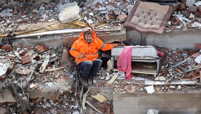 La historia tras la foto icónica del terremoto en Turquía: 