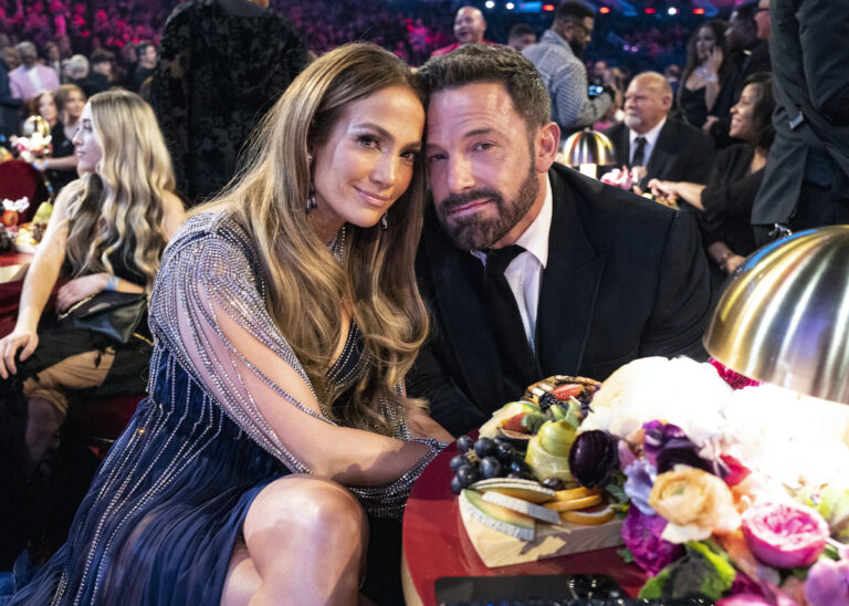 Jennifer Lopez y Ben Affleck comparten tatuaje para celebrar su matrimonio
