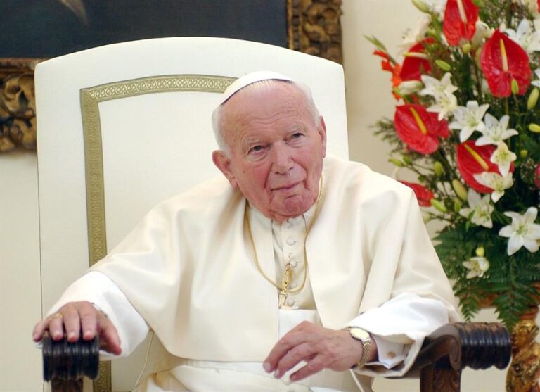Iglesia polaca defiende a Juan Pablo II tras acusaciones de encubrimiento de abusos sexuales: 