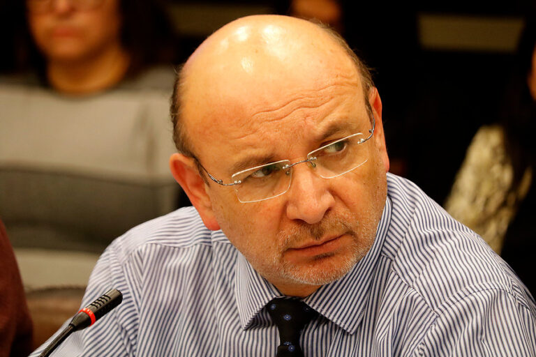 Senador Castro por crisis de las Isapres: 