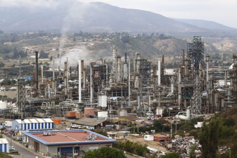 ENAP confirma incidente en Refinería Aconcagua: Autoridades activan protocolos en Concón por emanación de olor a gas