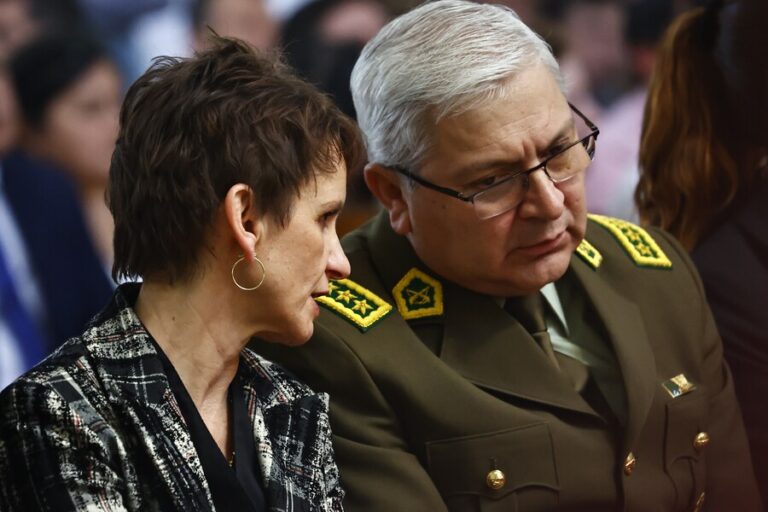 Tohá cita a gral. Yáñez a La Moneda luego de emplazar a parlamentarios a raíz de atropello a carabinero