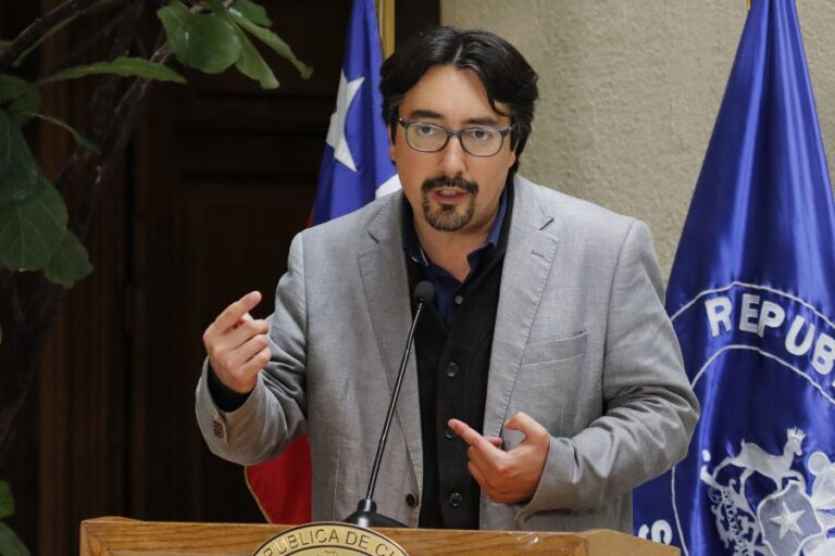 Senador Latorre por revisón al programa de Gobierno: 