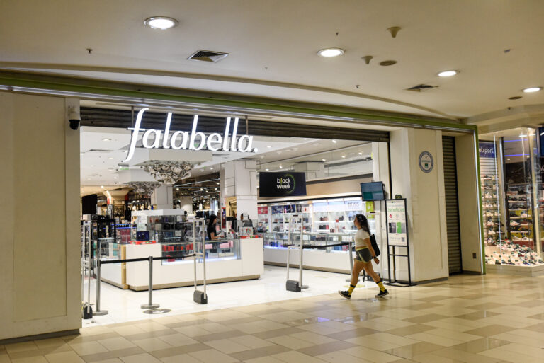 Tras 15 años en Estación Central, Falabella cerrará su tienda en Mall Plaza Alameda por 